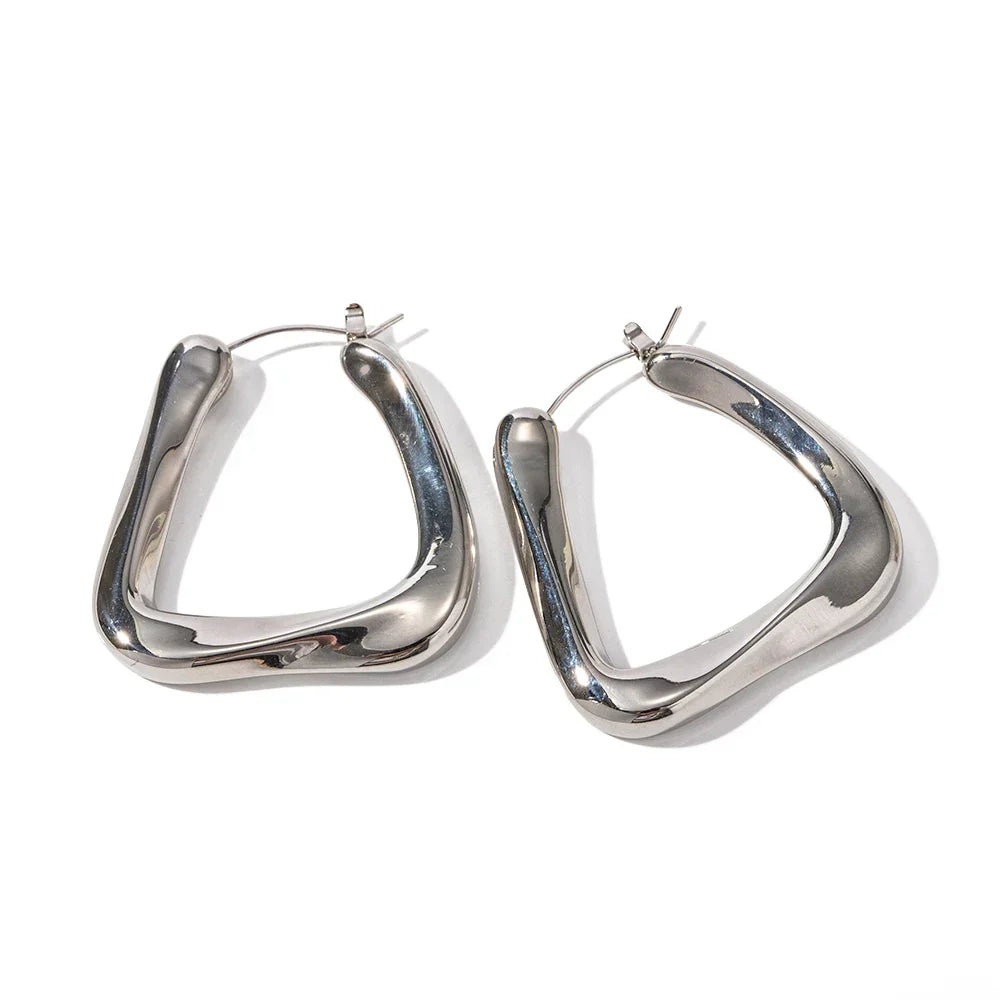 Hoop Twisted Triangular Giorgia Earring | Vallria