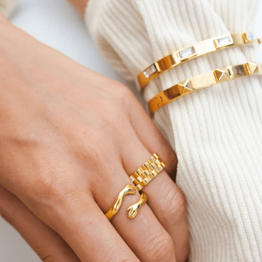 Embrace Ring | Vallria