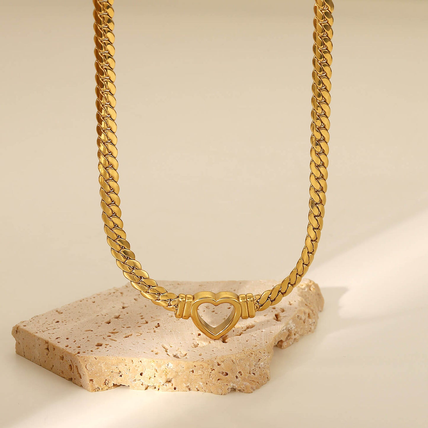 Heart with Chain Link Chunky Necklace | Vallria