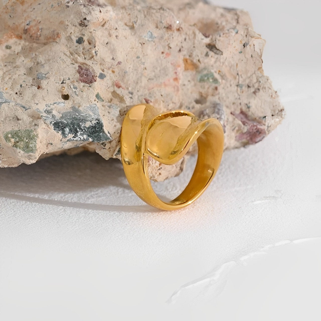 Voluta Elegance Ring | Vallria