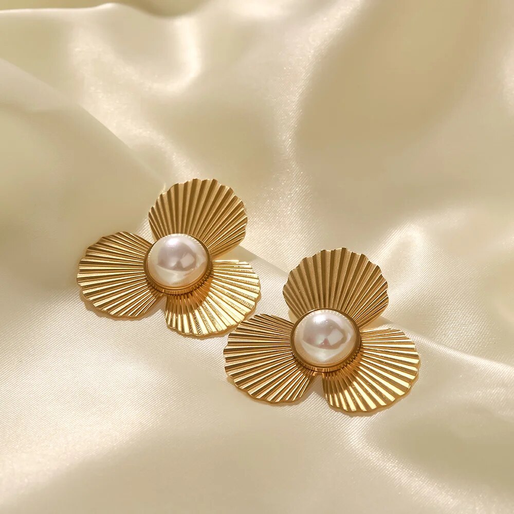 Flower Pearl Earring | Vallria
