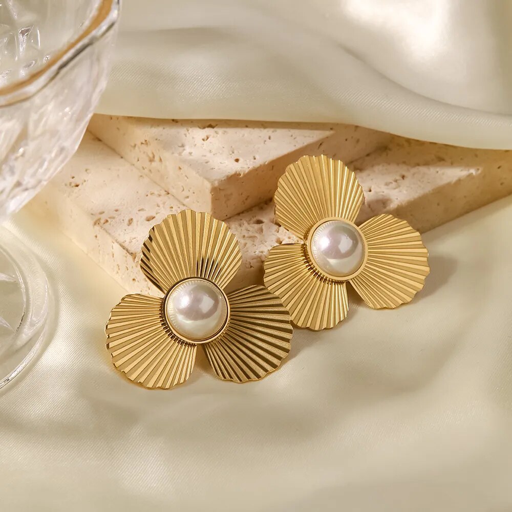 Flower Pearl Earring | Vallria