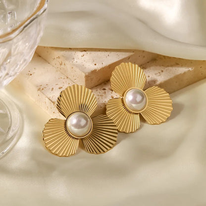 Flower Pearl Earring | Vallria