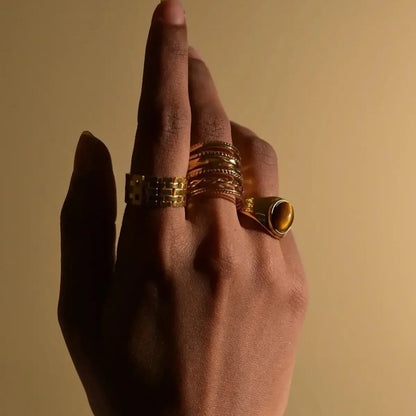 Long Chloé Textured Ring | Vallria