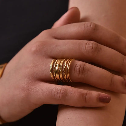 Long Chloé Textured Ring | Vallria