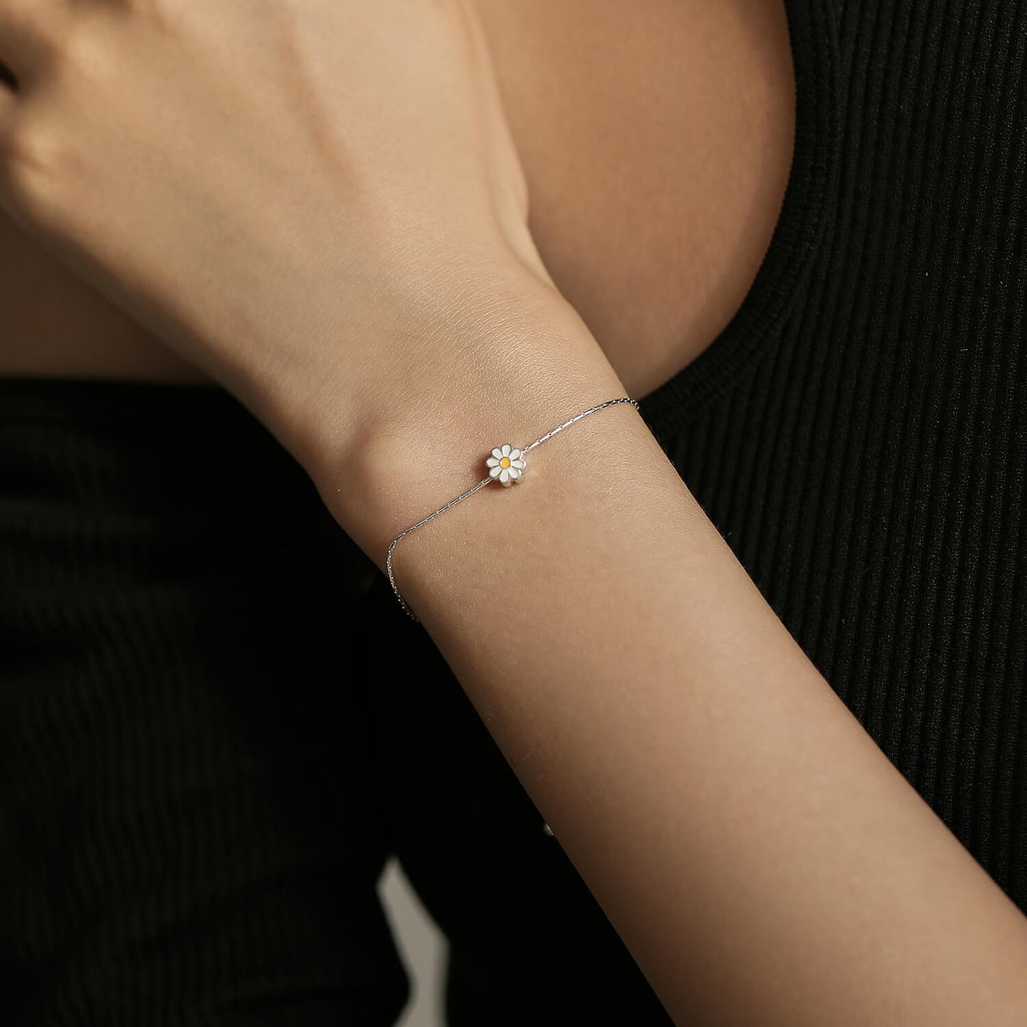 Daisy: Necklace + Bracelet Jewelry Set | Vallria