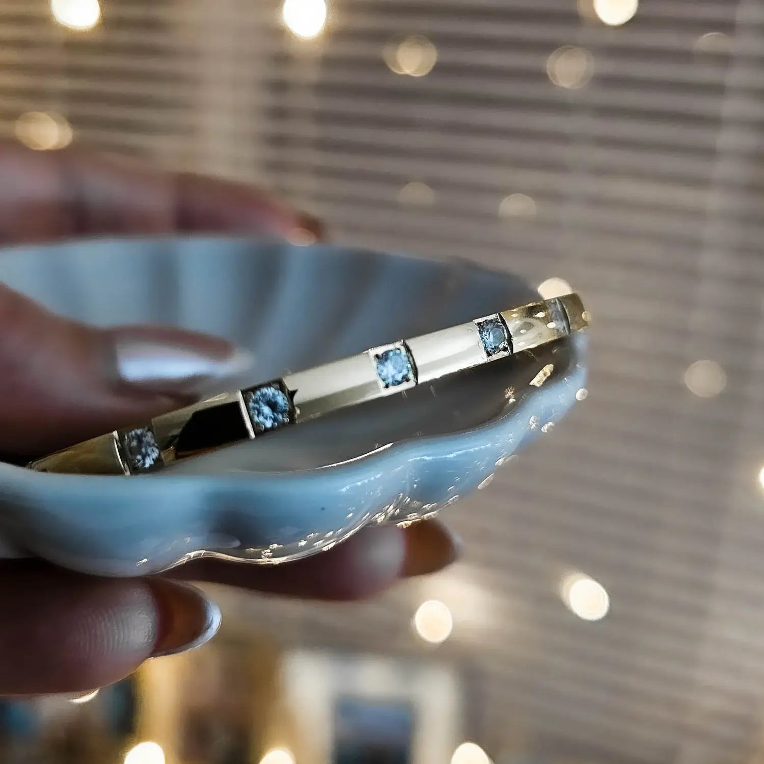 Modena Minimalist Bangle | Vallria