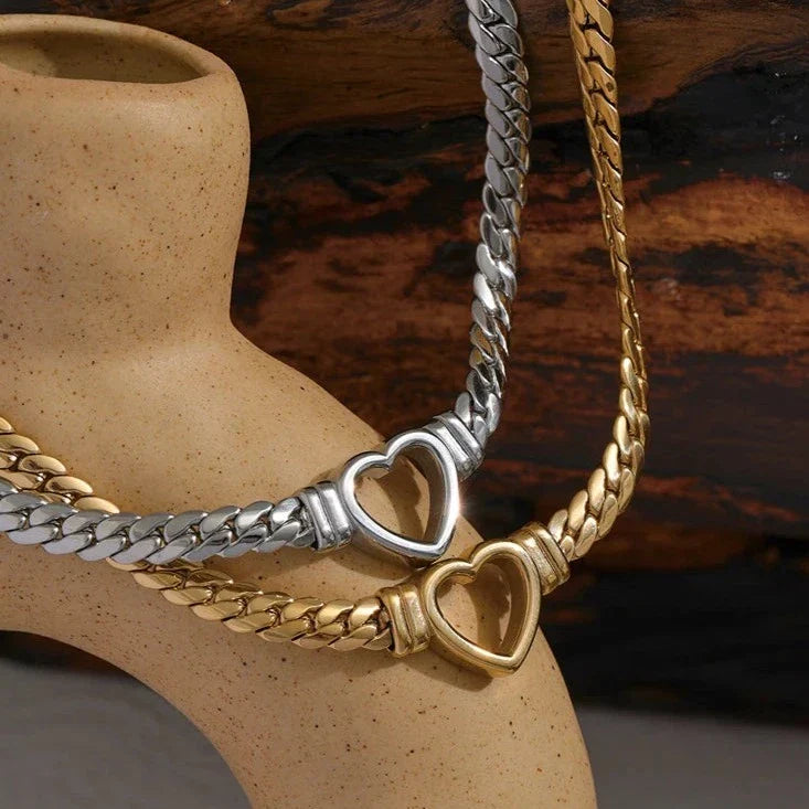 Heart with Chain Link Chunky Necklace | Vallria