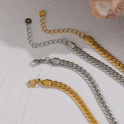 Heart with Chain Link Chunky Necklace | Vallria