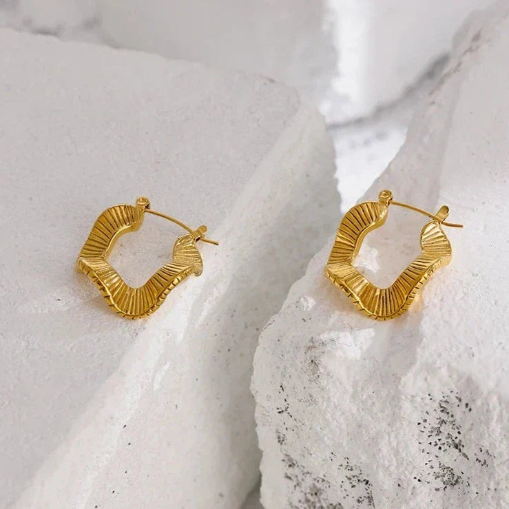 Hoop Irregular Allegra Earring | Vallria