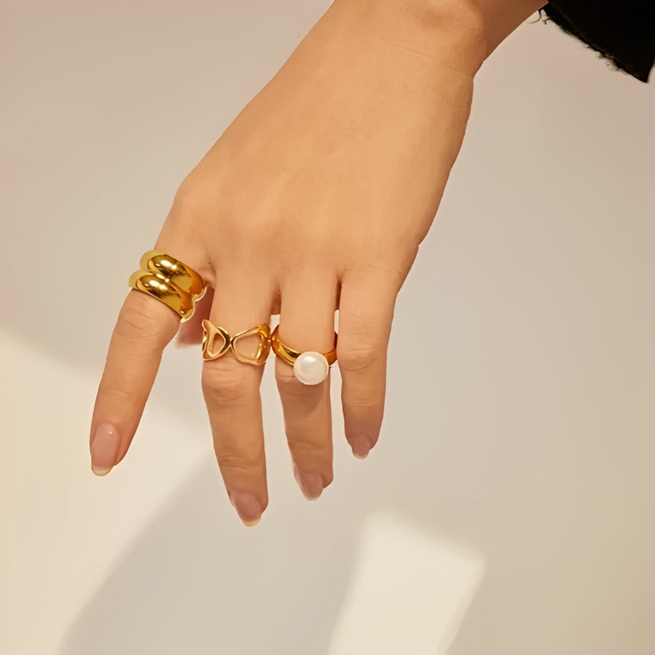 Emma Pearl Minimalist Ring | Vallria