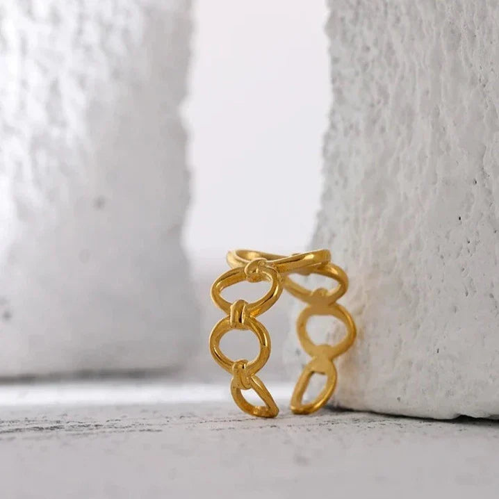 Laura Open Links Ring | Vallria