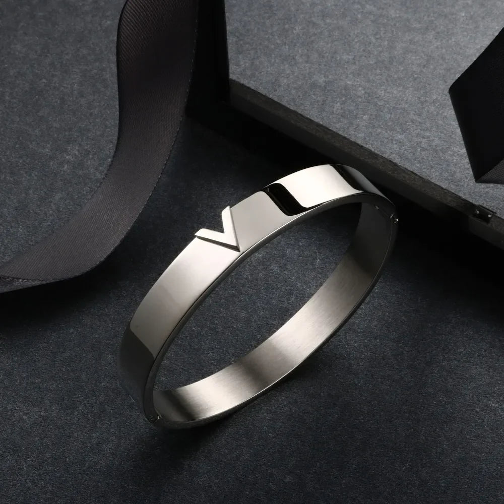 Vivace Deluxe Bangle | Vallria