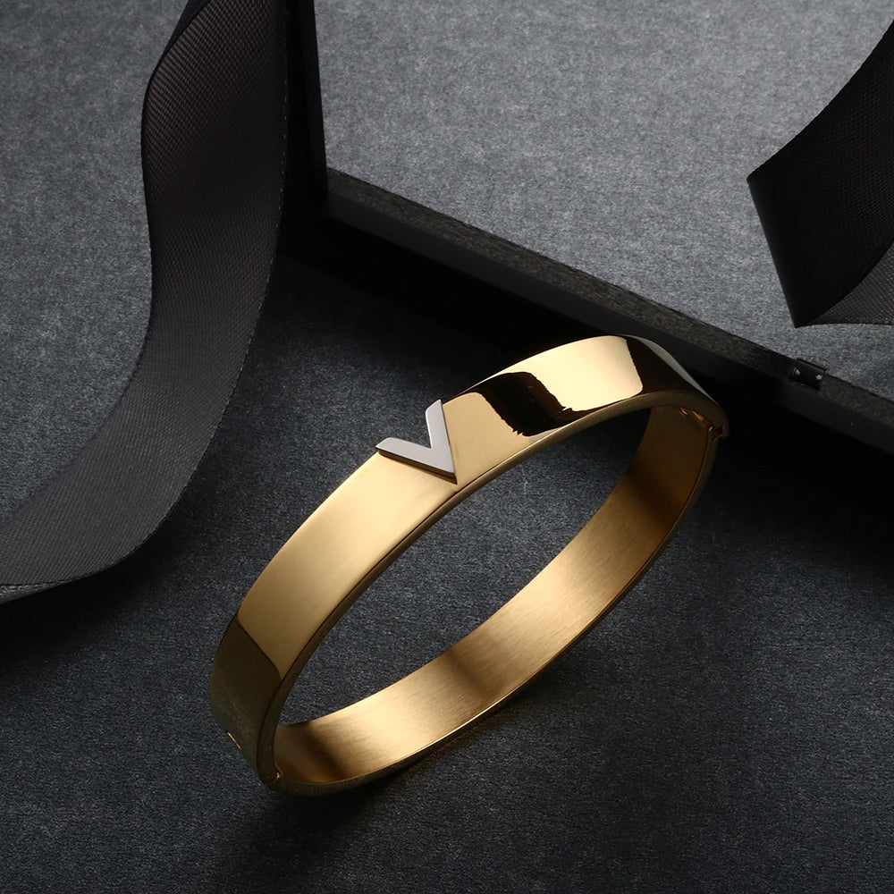 Vivace Deluxe Bangle | Vallria