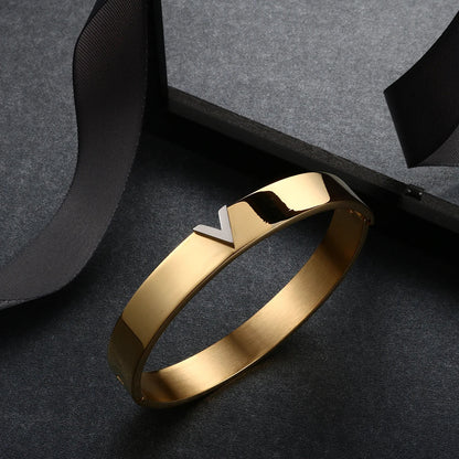 Vivace Deluxe Bangle | Vallria