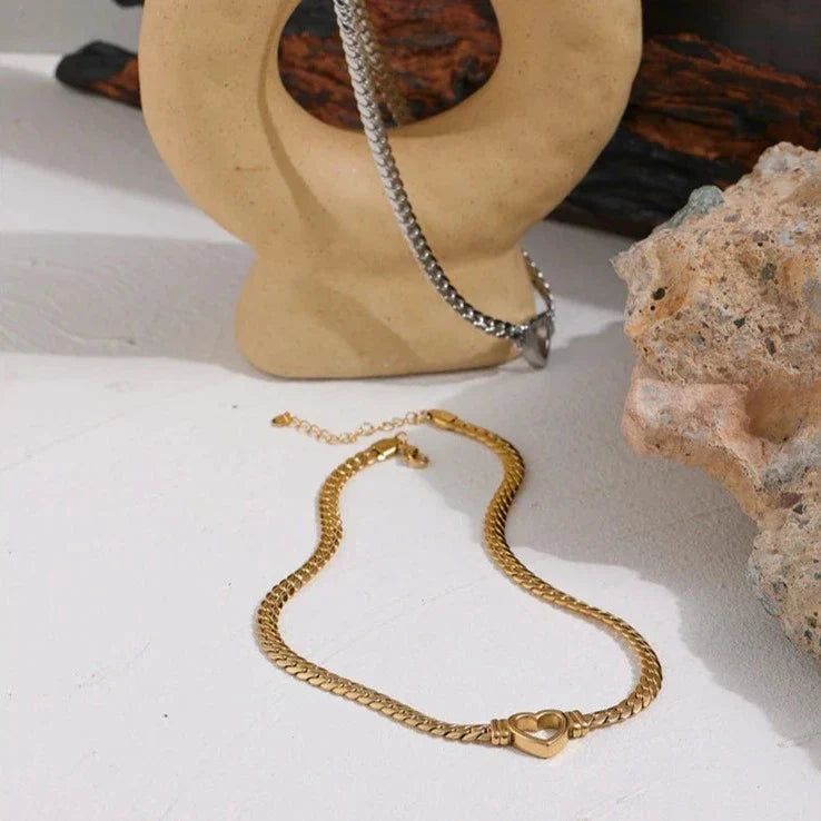 Heart with Chain Link Chunky Necklace | Vallria