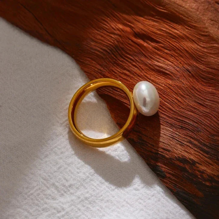 Emma Pearl Minimalist Ring | Vallria