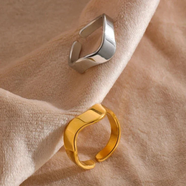 Waves Lucca Adjustable Ring | Vallria