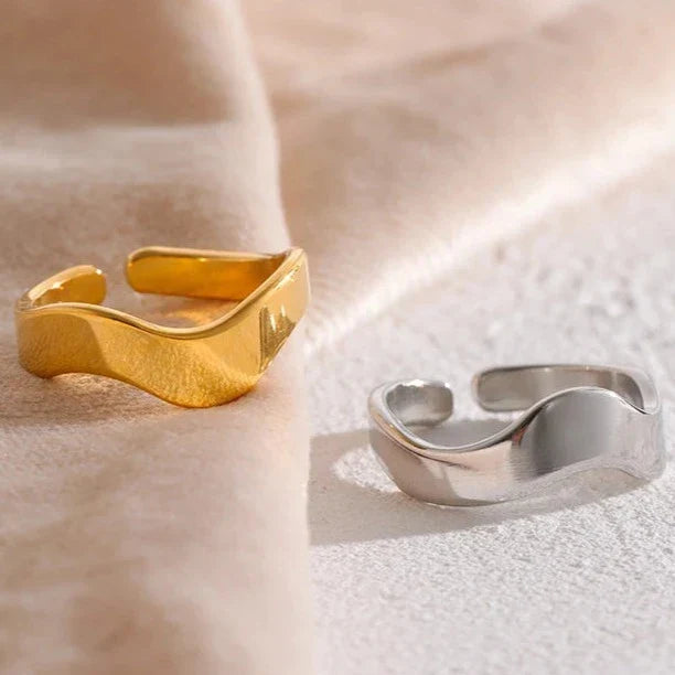 Waves Lucca Adjustable Ring | Vallria