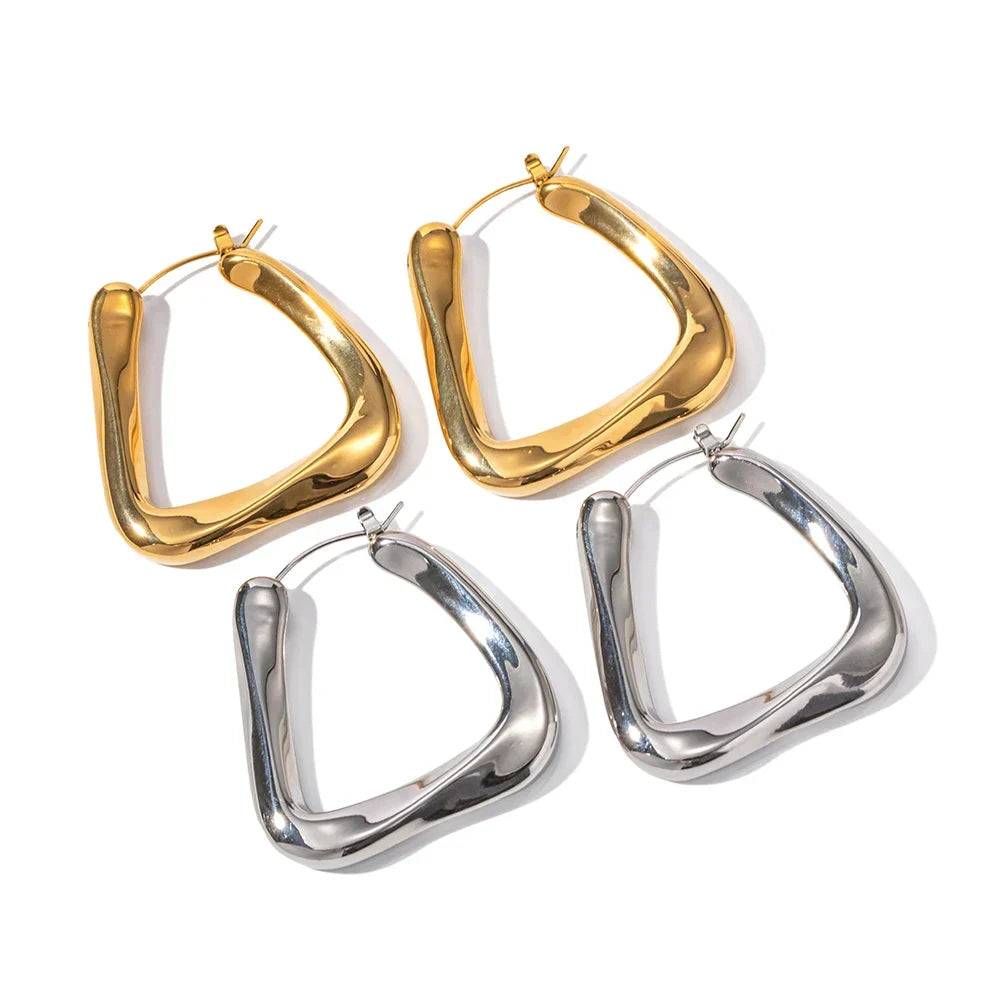 Hoop Twisted Triangular Giorgia Earring | Vallria
