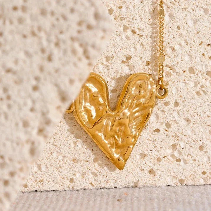 Heart Textured Hammered Necklace | Vallria