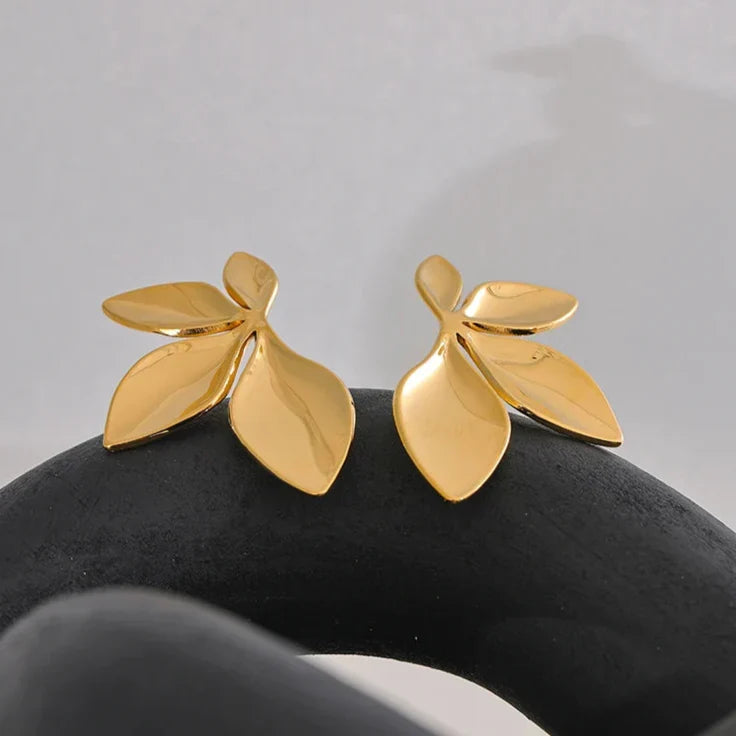 Nature Leaf-Shaped Earring | Vallria
