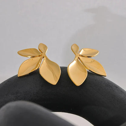 Nature Leaf-Shaped Earring | Vallria