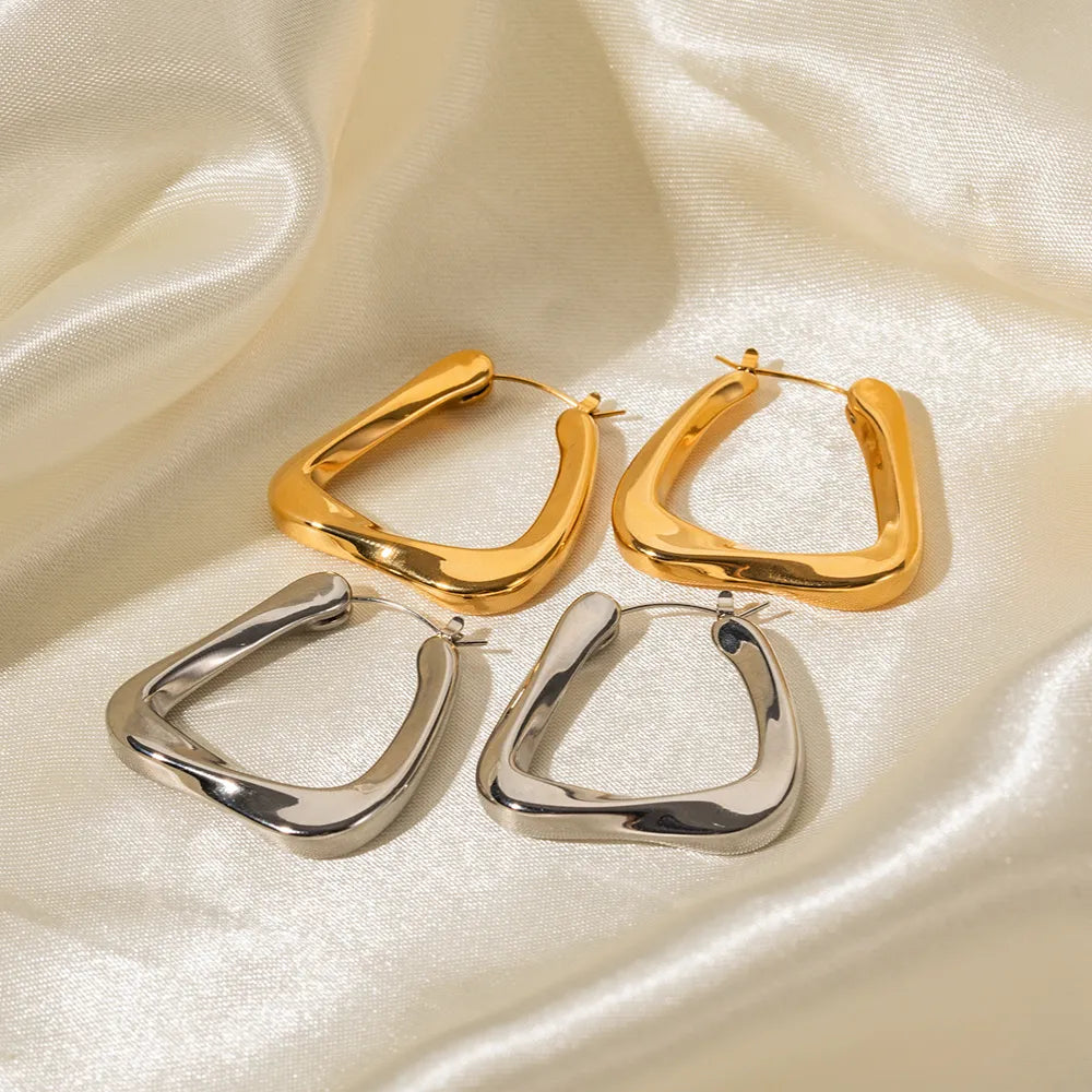 Hoop Twisted Triangular Giorgia Earring | Vallria