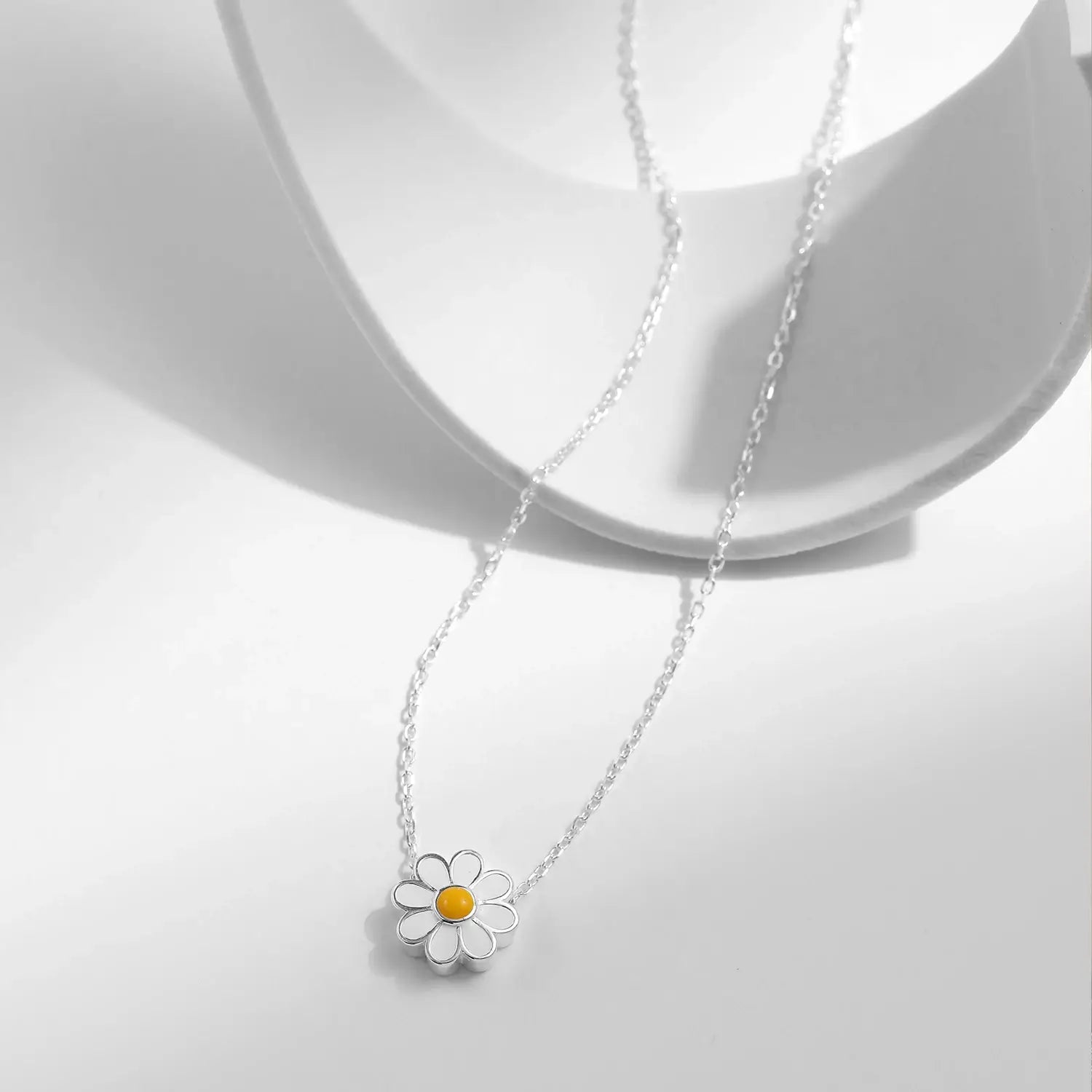 Daisy: Necklace + Bracelet Jewelry Set | Vallria