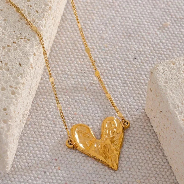 Heart Textured Hammered Necklace | Vallria