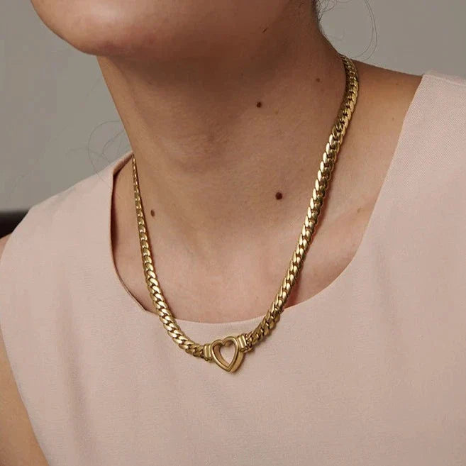 Heart with Chain Link Chunky Necklace | Vallria