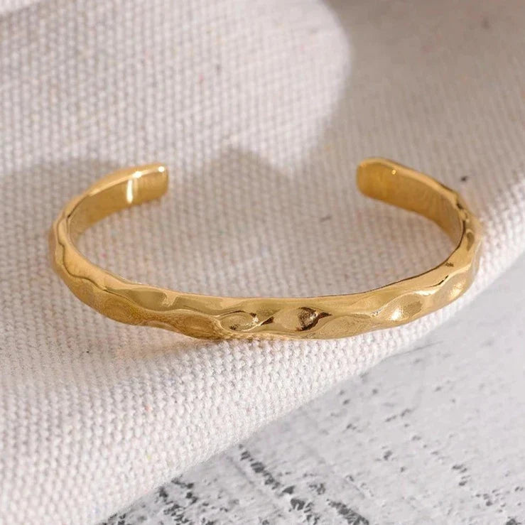 Turin Texture Hammered Bangle | Vallria
