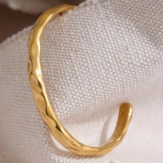 Turin Texture Hammered Bangle | Vallria