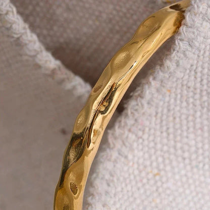 Turin Texture Hammered Bangle | Vallria