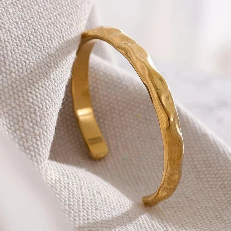 Turin Texture Hammered Bangle | Vallria