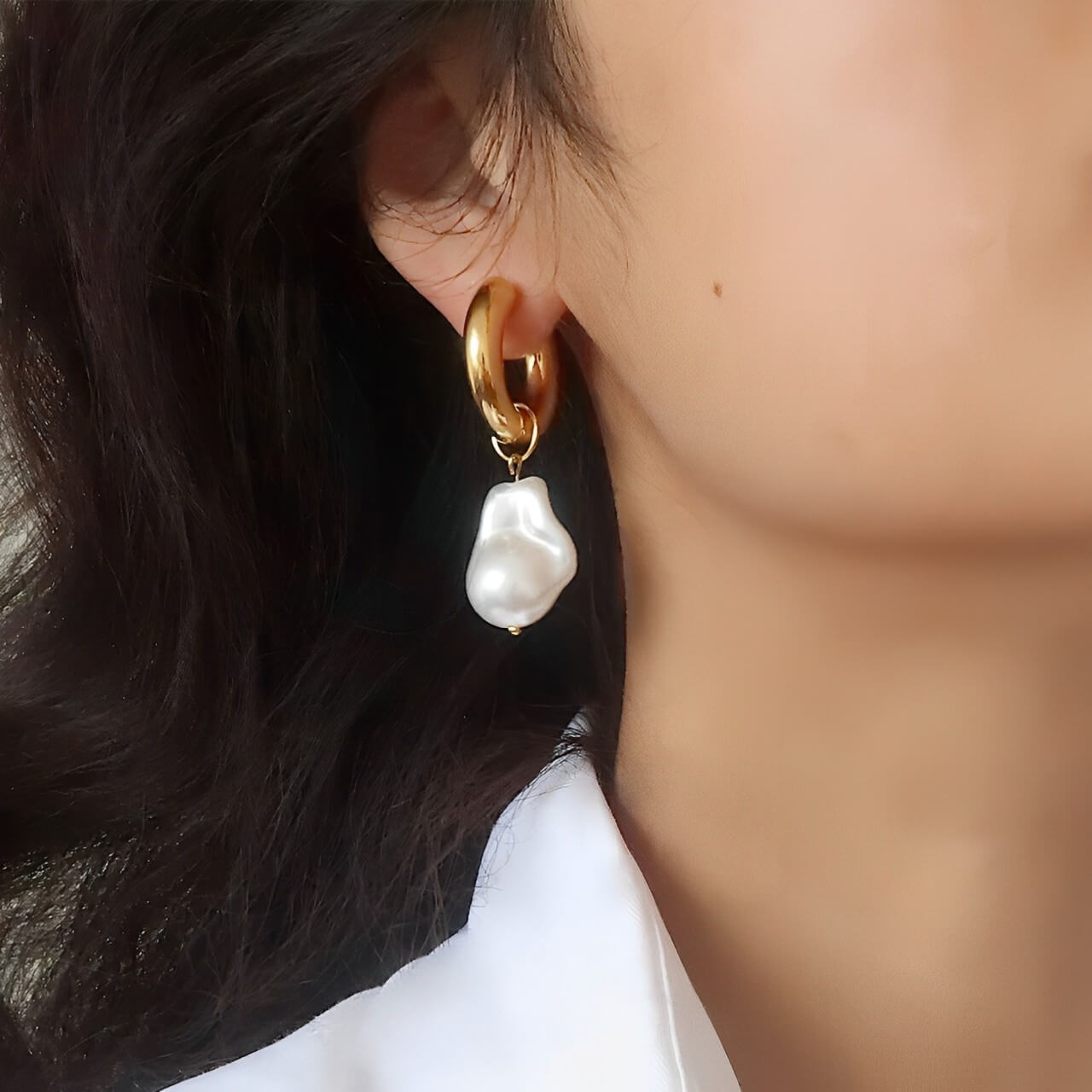 Hoop Paola Pearl Earring | Vallria
