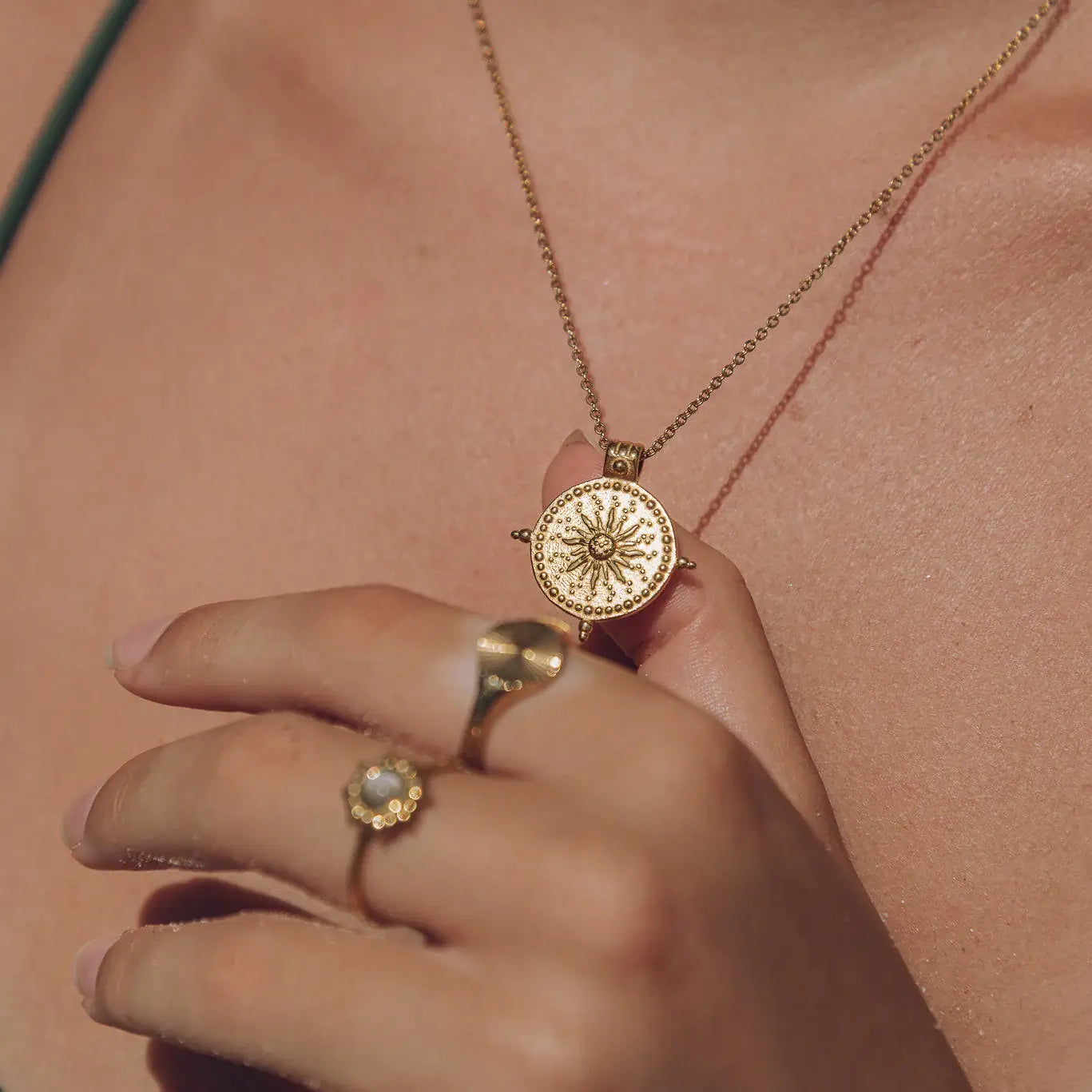 Sun Divino Necklace | Vallria