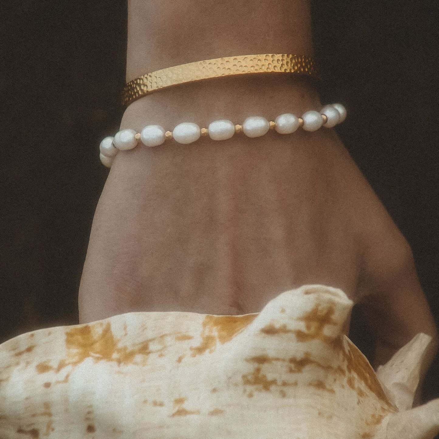 Classic Pearl Natural Bracelet | Vallria